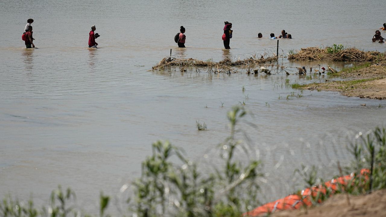 gov-abbott-under-fire-for-river-barriers-along-rio-grande